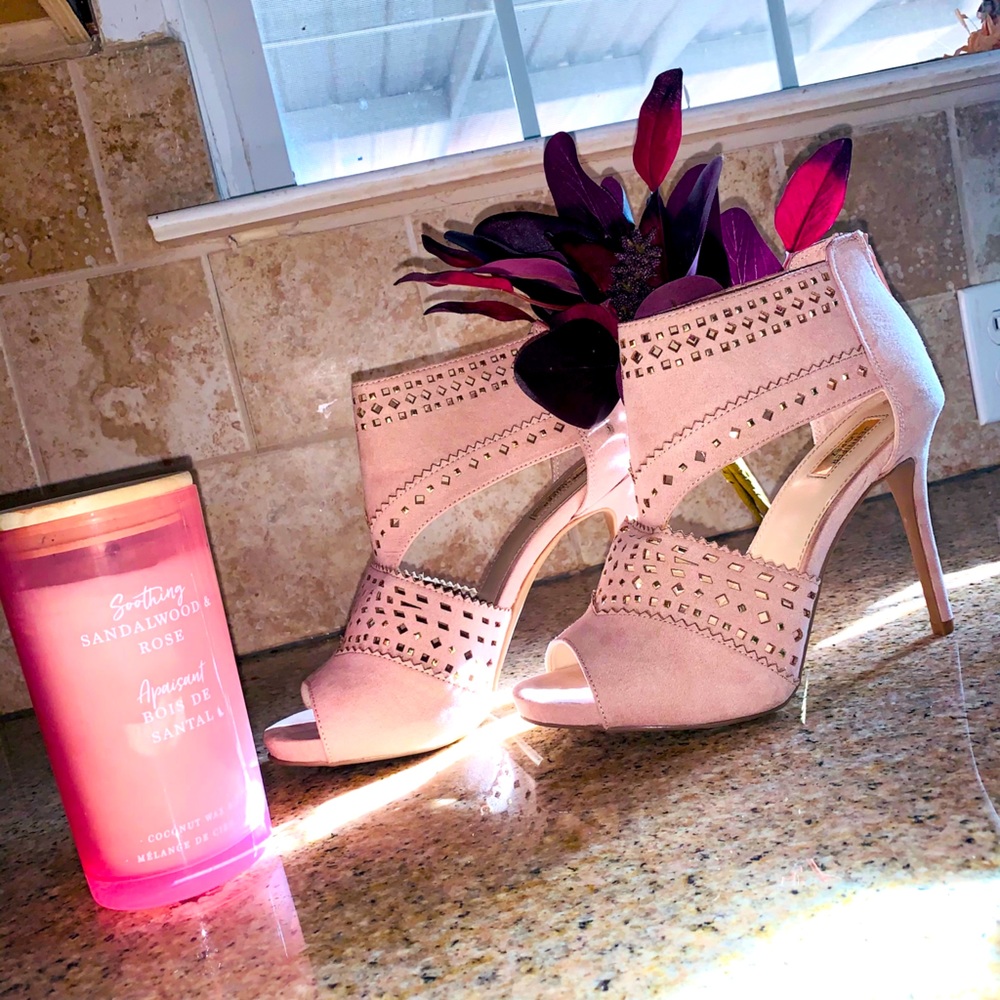 Jennifer Lopez skinny heel